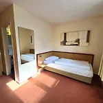 Keyless Boardinghouse