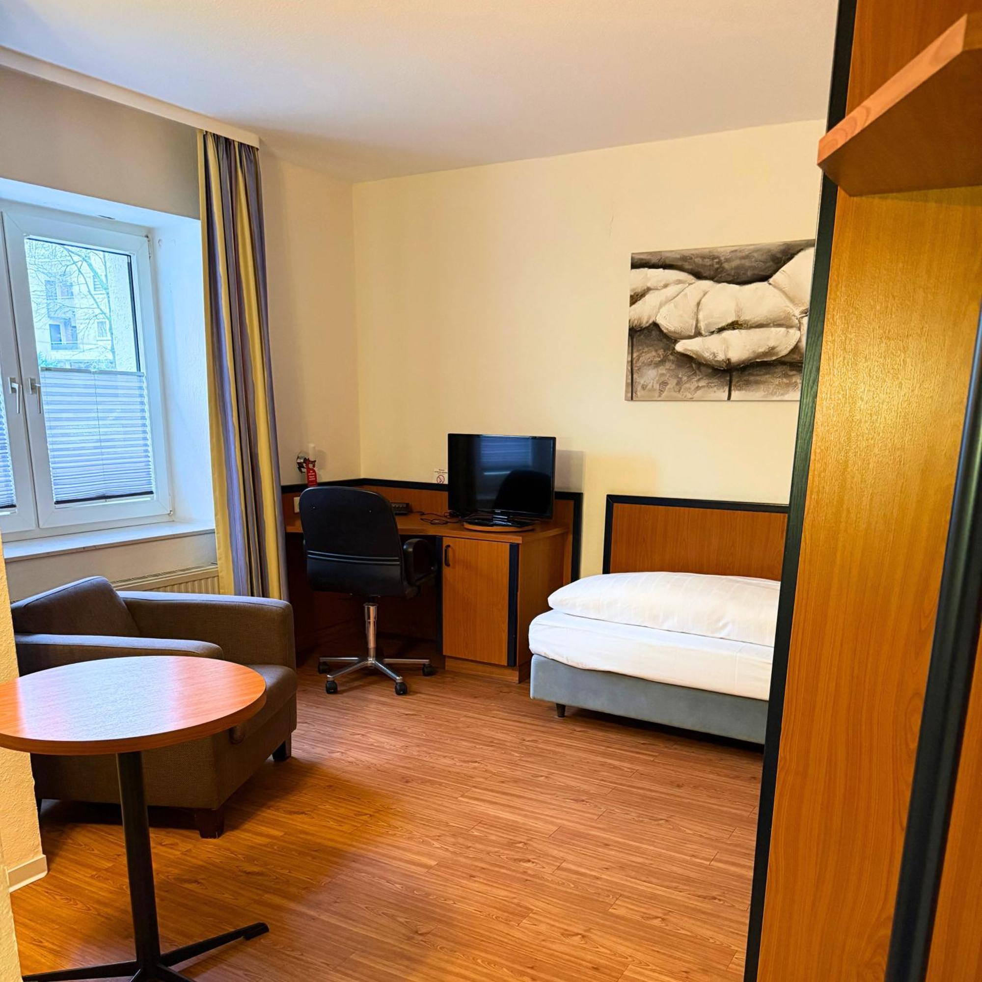 Keyless Boardinghouse