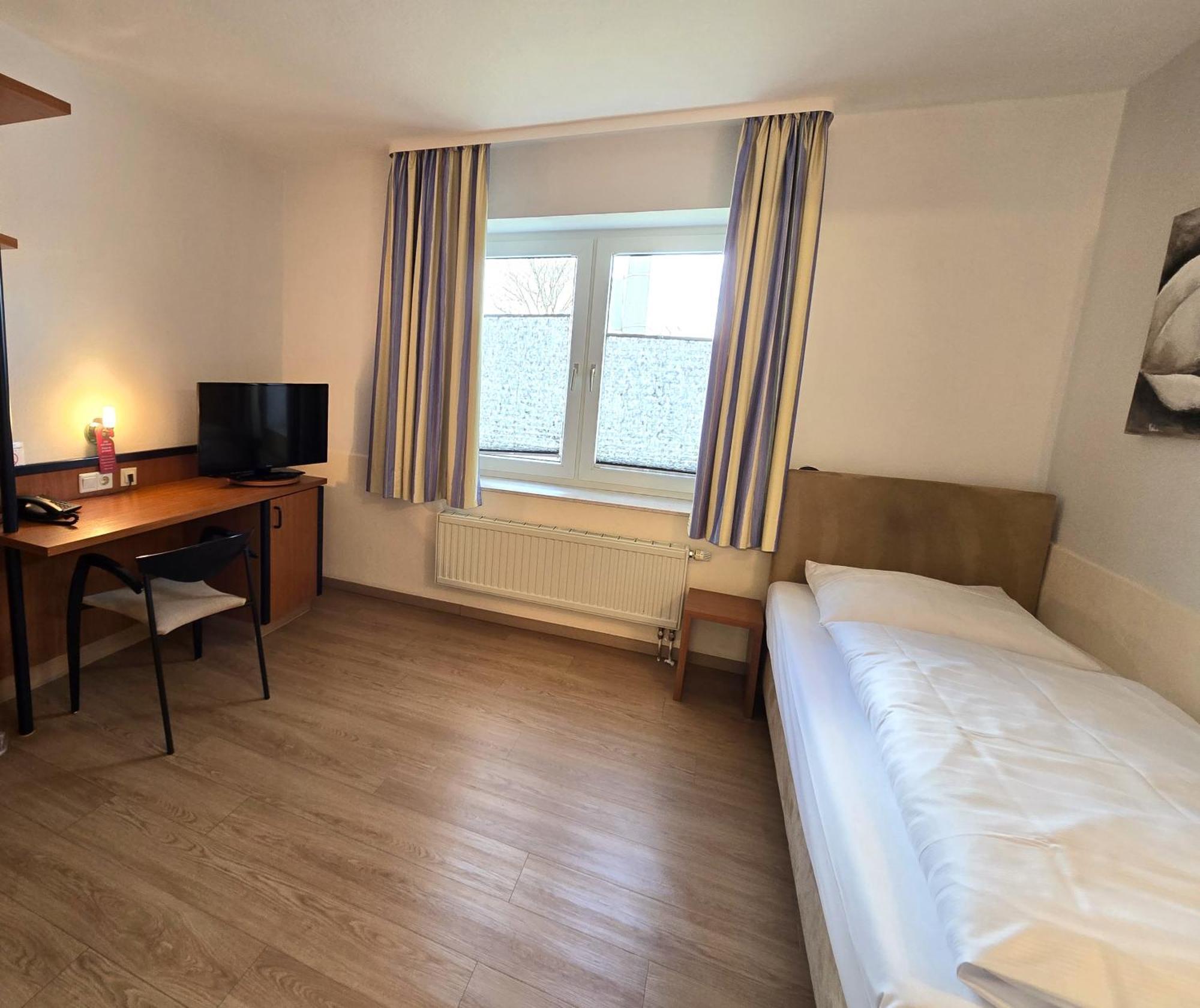 Keyless Boardinghouse