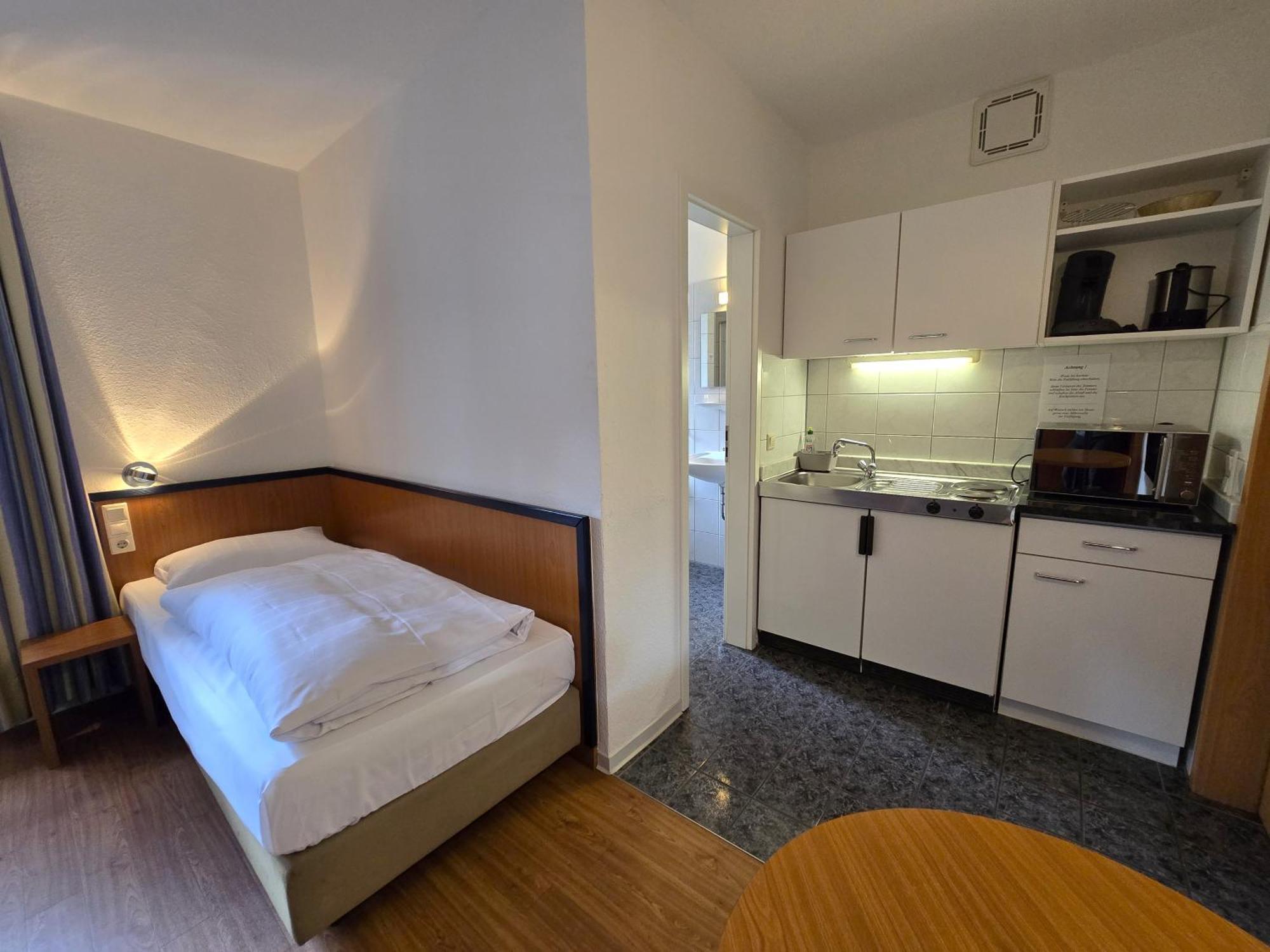 Keyless Boardinghouse *
